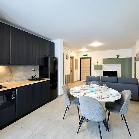 Apartman Floor Sea View N Pools Năvodari