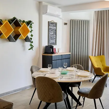 Floor Sea View N Pools Apartman *