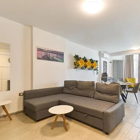 Floor Sea View N Pools *